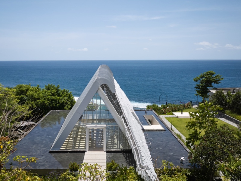 The Wedding Chapel Umana Bali dengan pemandangan Samudra Hindia