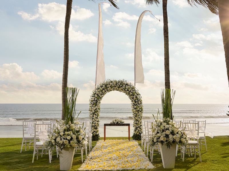 Spot wedding favorit di The Legian Seminyak, Bali 