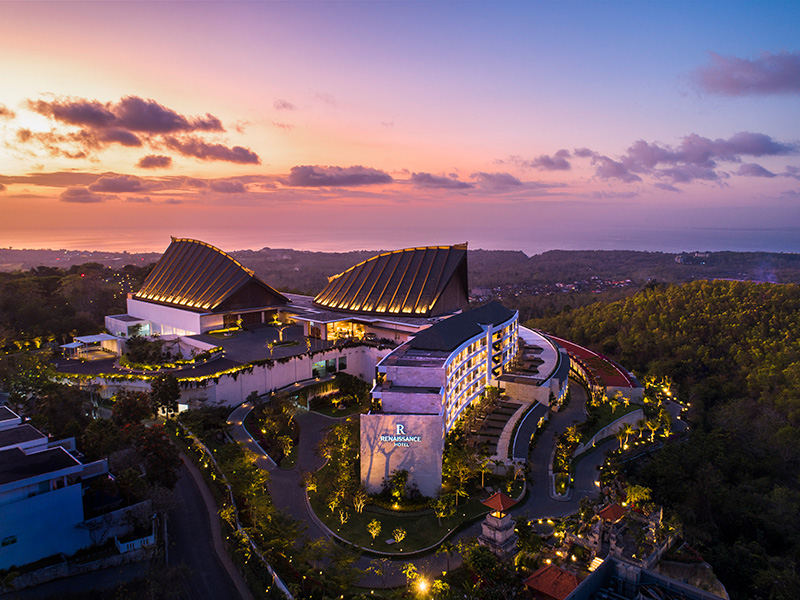 Menikmati Summer Holiday dengan Suasana Sejuk di Renaissance Bali Uluwatu Resort & Spa