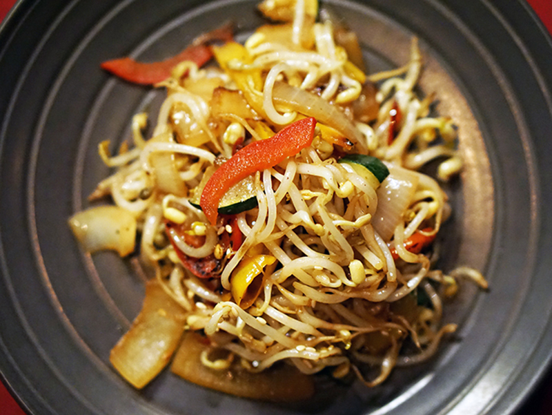 Fresh Vegetables Bean Sprout, Bell Pepper & Zucchini