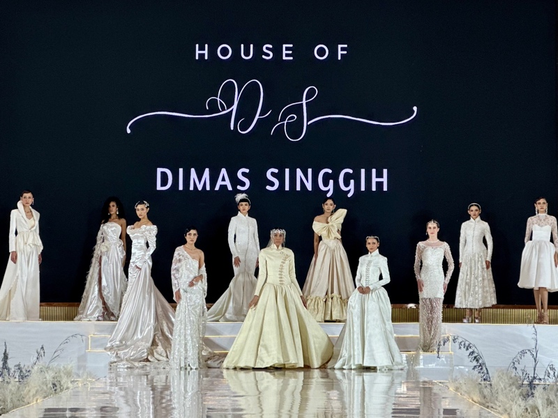  Finale memukau dari House of Dimas Singgih di panggung Weddings by Marriott Bonvoy Indonesia 2025 Showcase