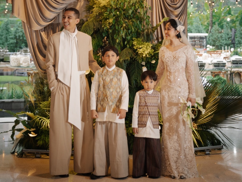 Foto keluarga berempat: Andien, Ippe, Kawa & Tabi