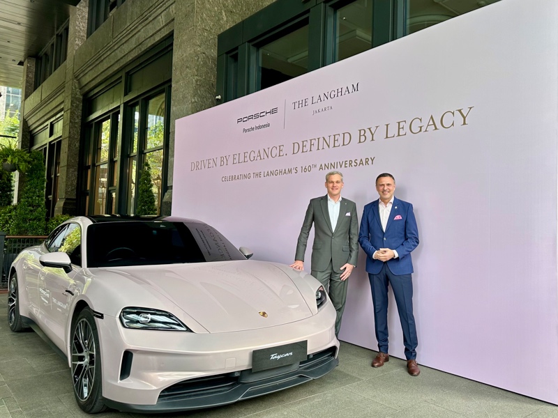 Alex Poindl, General Manager The Langham dan Alex Riedel, General Manager Porsche Indonesia