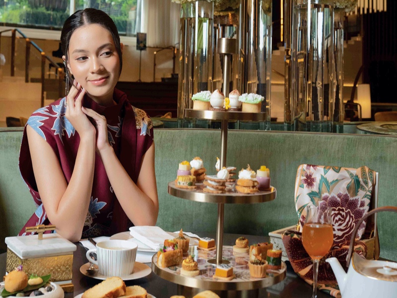 Lapisan Seni dan Selera Iwan Tirta dalam Afternoon Tea Kemerdekaan di The St. Regis Jakarta