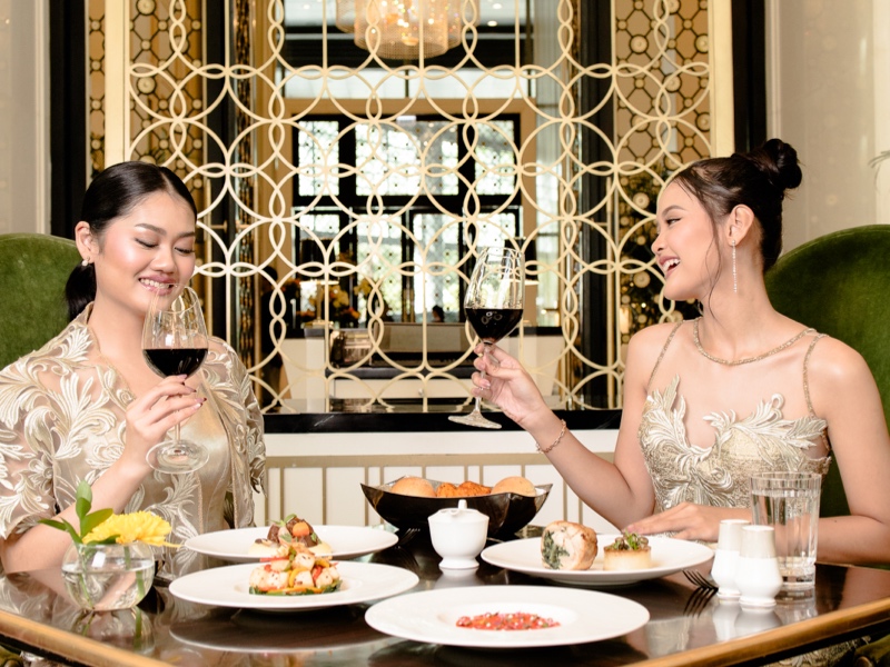 Rangkaian Perjalanan Musim Perayaan Four Seasons Hotel Jakarta, Berlapis Emas   