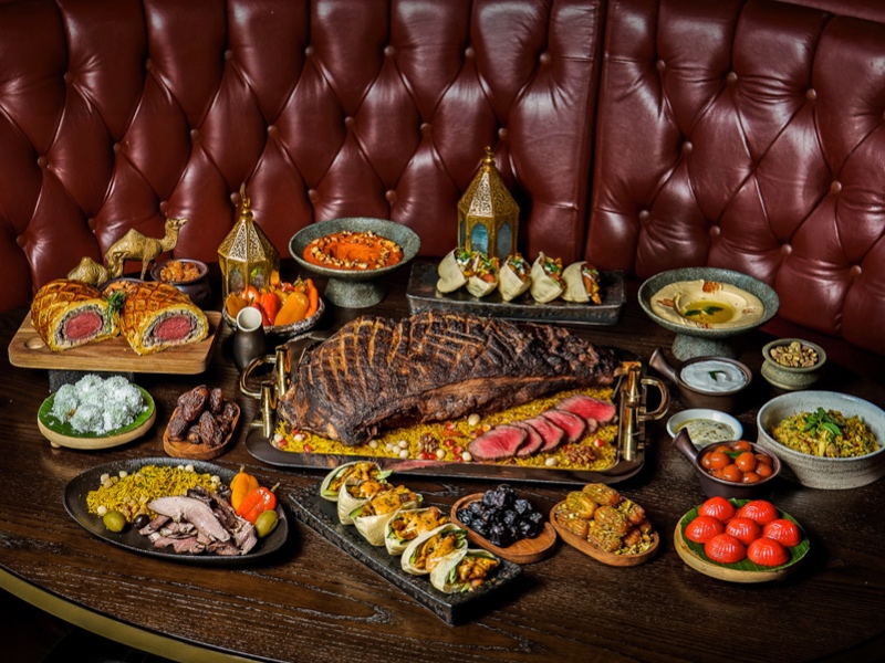 Momen Ramadan yang dinantikan kembali hadir di The Langham, Jakarta, dengan pengalaman iftar, staycation, dan hampers khas penuh keanggunan. 