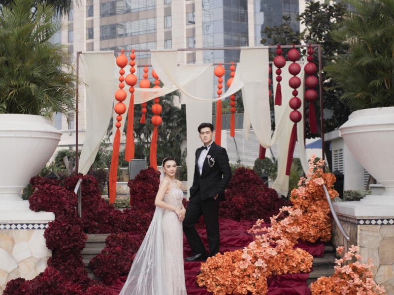 Legacy of Love Wedding Showcase akan berlangsung pada 1–2 Agustus 2026 di The Glass House, The Ritz-Carlton Jakarta, Pacific Place, menghadirkan inspirasi pernikahan melalui kolaborasi bersama sejumlah luxury maisons seperti Bentley, Bvlgari, Guerlain Paris, Aquazzura, dan Canali.