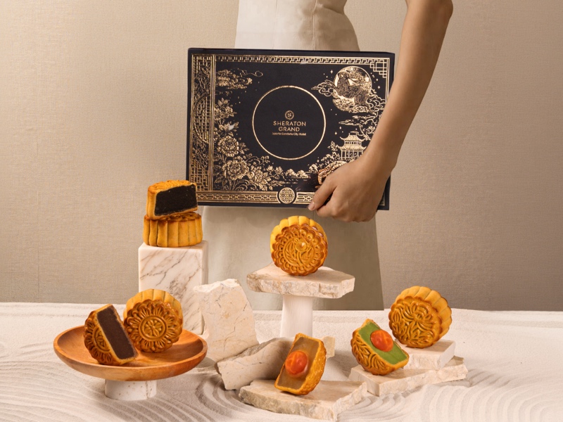 Sheraton Grand Jakarta Gandaria City Hotel memilih perpaduan navy dan gold untuk Celestial Moonlit