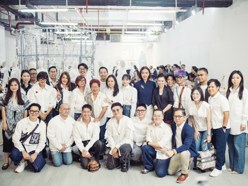 Kemeja Putih Menjadi Sebuah Statement bagi Indonesian Fashion Designer Council