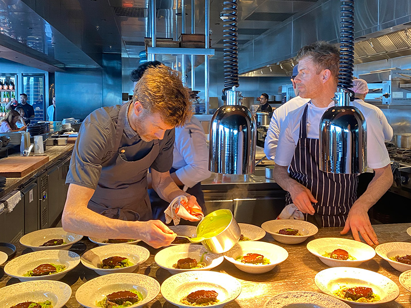 Chef Rob Aikens dan Chef Tom Aikens