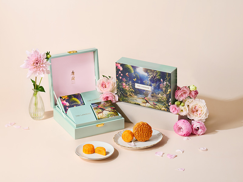 Mooncake The Langham, Jakarta Membawa Harapan Terbaik Dalam Gift Box Pink Populernya 