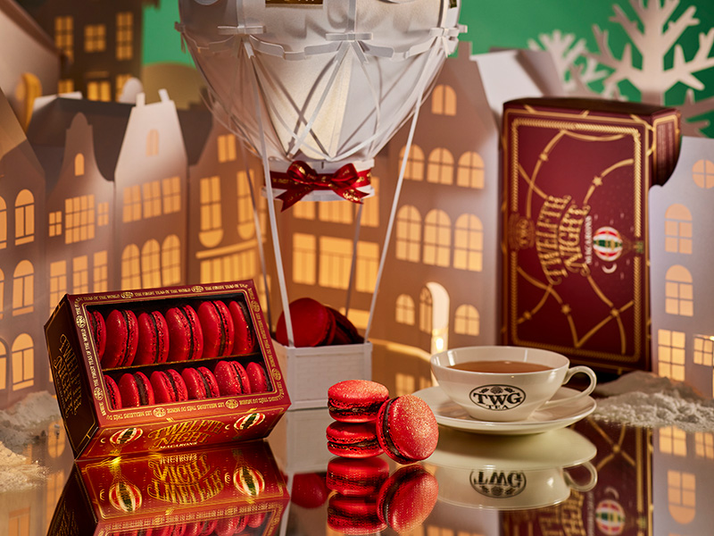Red Christmas Tea Macaroons