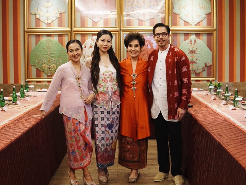 Carmelita Febiola M. Admodirdjo, Gabriana Admodirdjo, Lily Admodirdjo, Faizal Admodirdjo