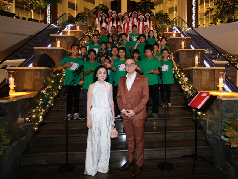 Gran Meliá Jakarta menyambut musim liburan dengan dekor khasnya yang membawa spirit global Meliá, disusun hangat dari lobi hingga area perayaan.