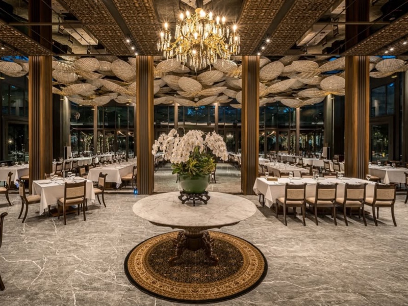 Refleksi awal tahun tentang konsistensi Plataran dalam merawat alam, budaya, dan masyarakat sebagai fondasi hospitality Indonesia dalam Plataran Xtravaganza 2025 di Hutan Kota by Plataran. 