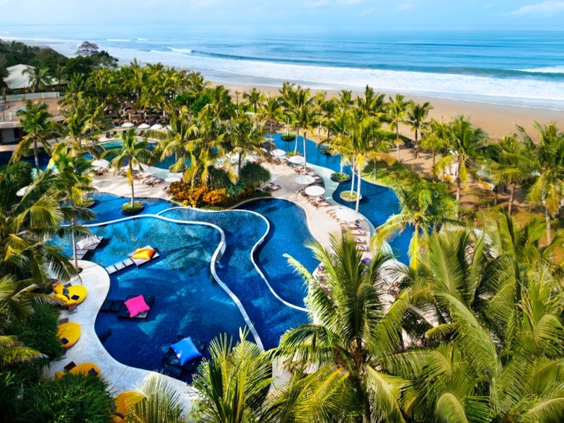 Zona W membentuk perspektif baru dalam menikmati Seminyak, ketika pengalaman terasa lebih personal, lebih bebas, dan hidup dalam caranya sendiri.