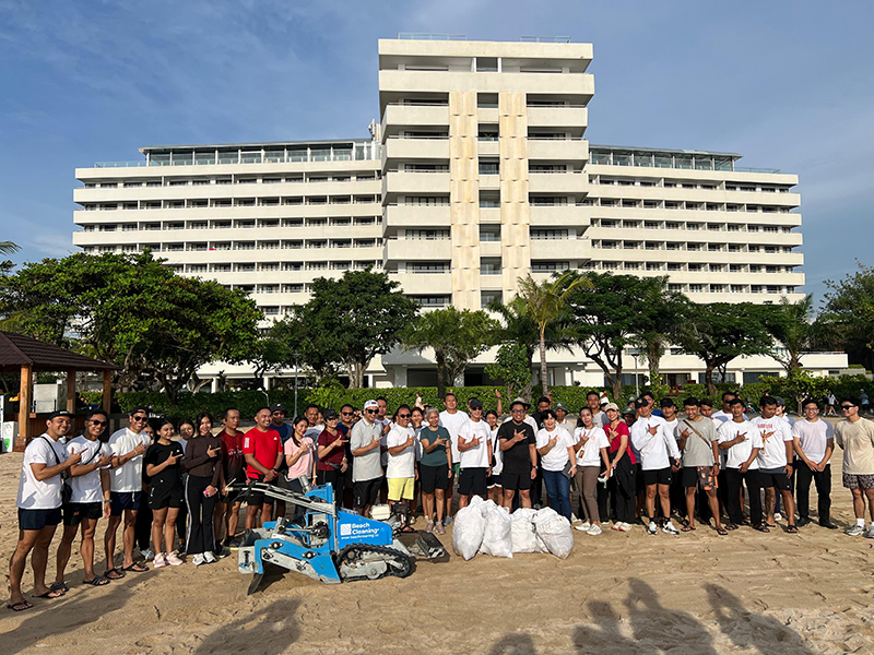 The Meru Sanur & Bali Beach Hotel Dorong Keberlanjutan Pesisir Lewat Aksi Beach Clean-Up