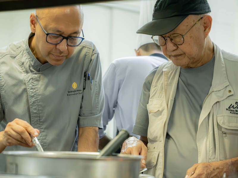  William Wongso bersama tim kuliner InterContinental Bali Resort mengasah karakter rasa Nusantara lewat culinary residency selama tujuh hari.