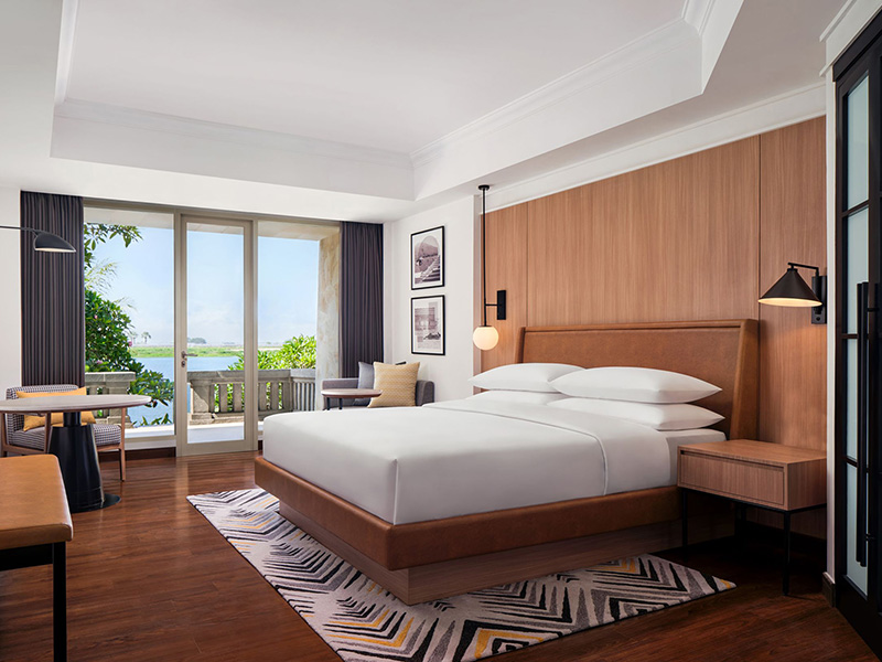 Sheraton Jakarta Soekarno Hatta Airport - Deluxe King Terrace Lake View